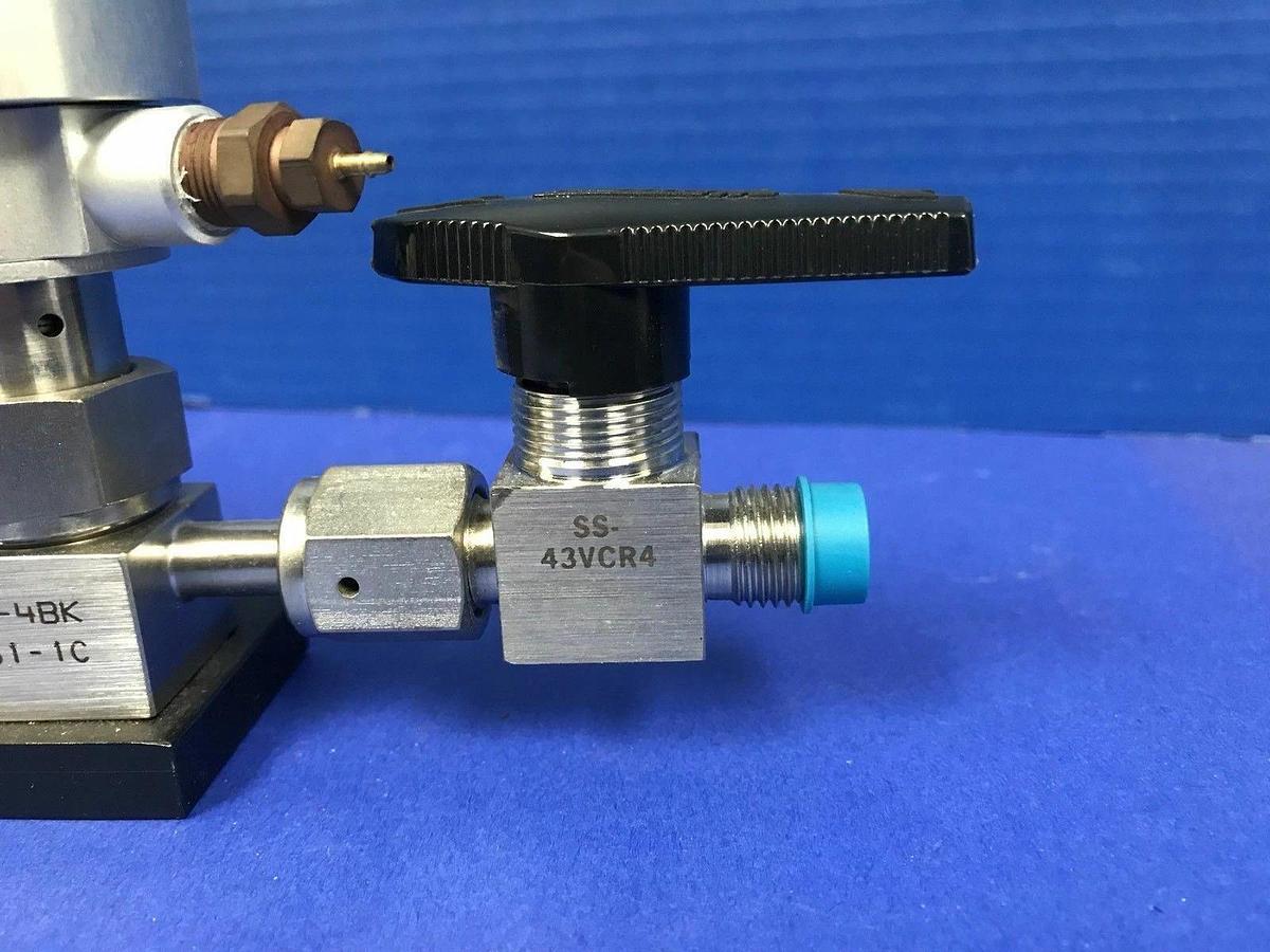 Used Unit UFC-1100 MFC Assy, O2, 400 SCCM w/ SS-4BK-V51-1C & SS-43VCR4 Valves, Used