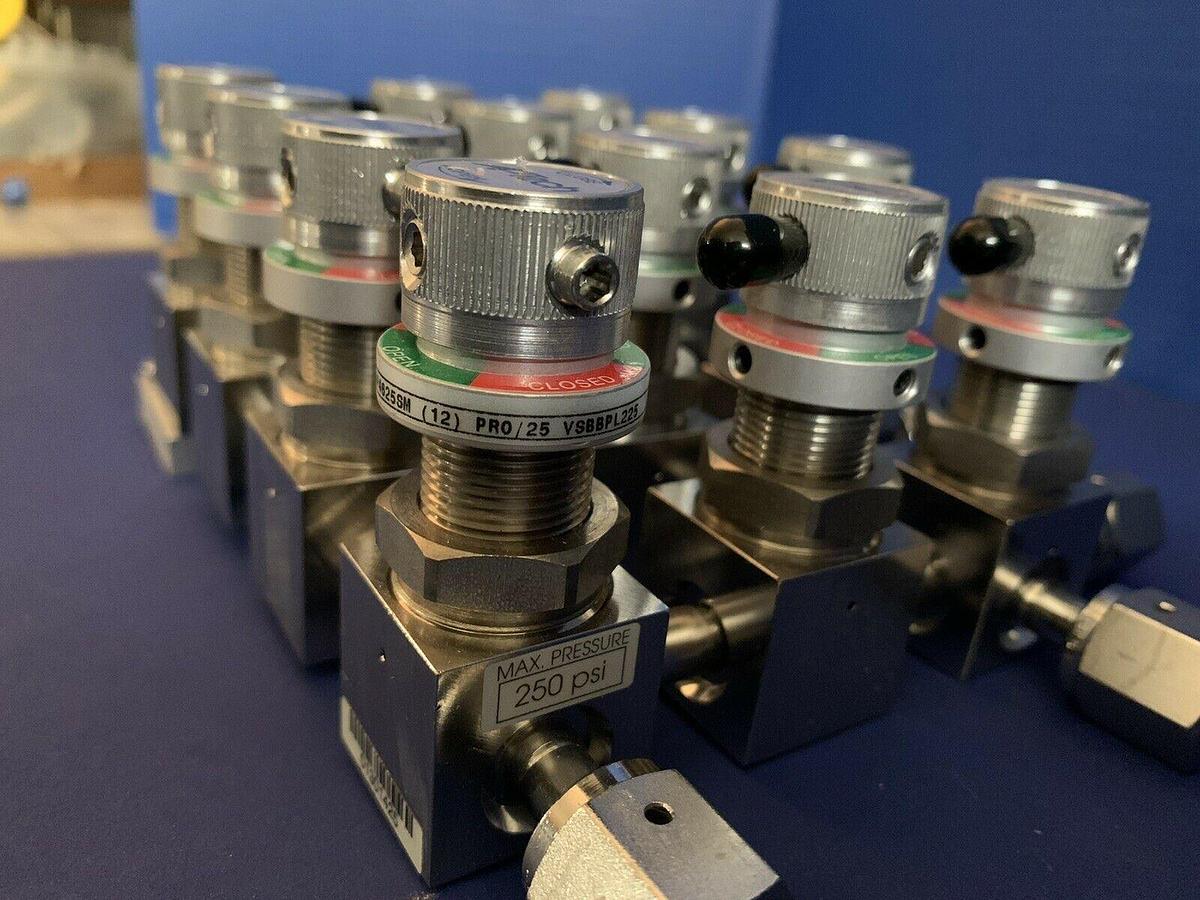 Used APTech AP4625SM (12) Manual Diaphragm Valve Manifold Assy w/ 12 Valves, Used