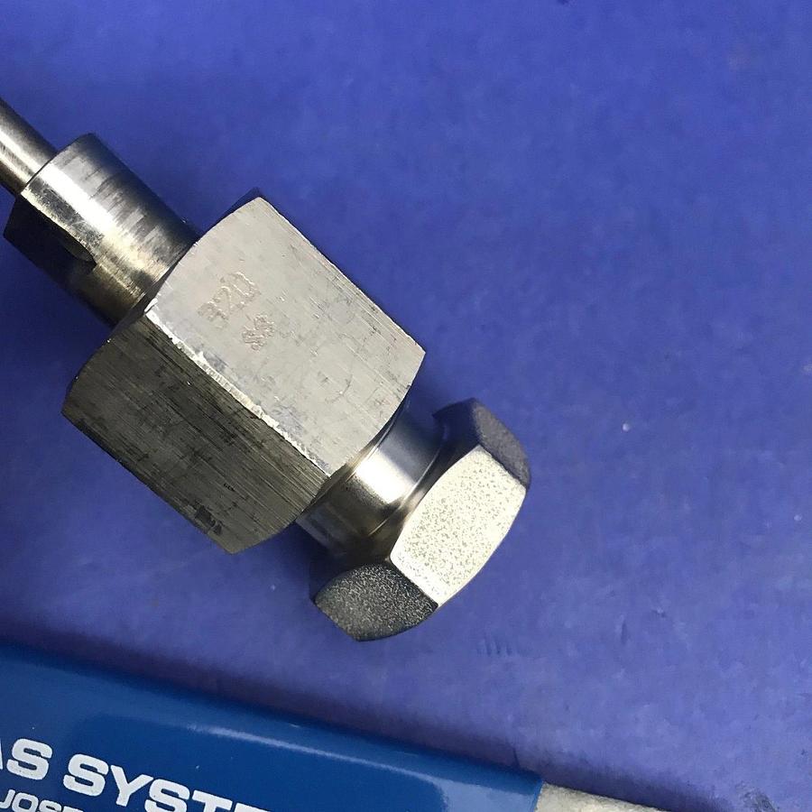 Used CGA 320 Cylinder Inlet Connection, Flat Seat w/ Nut and Blue Semi-Gas Handle