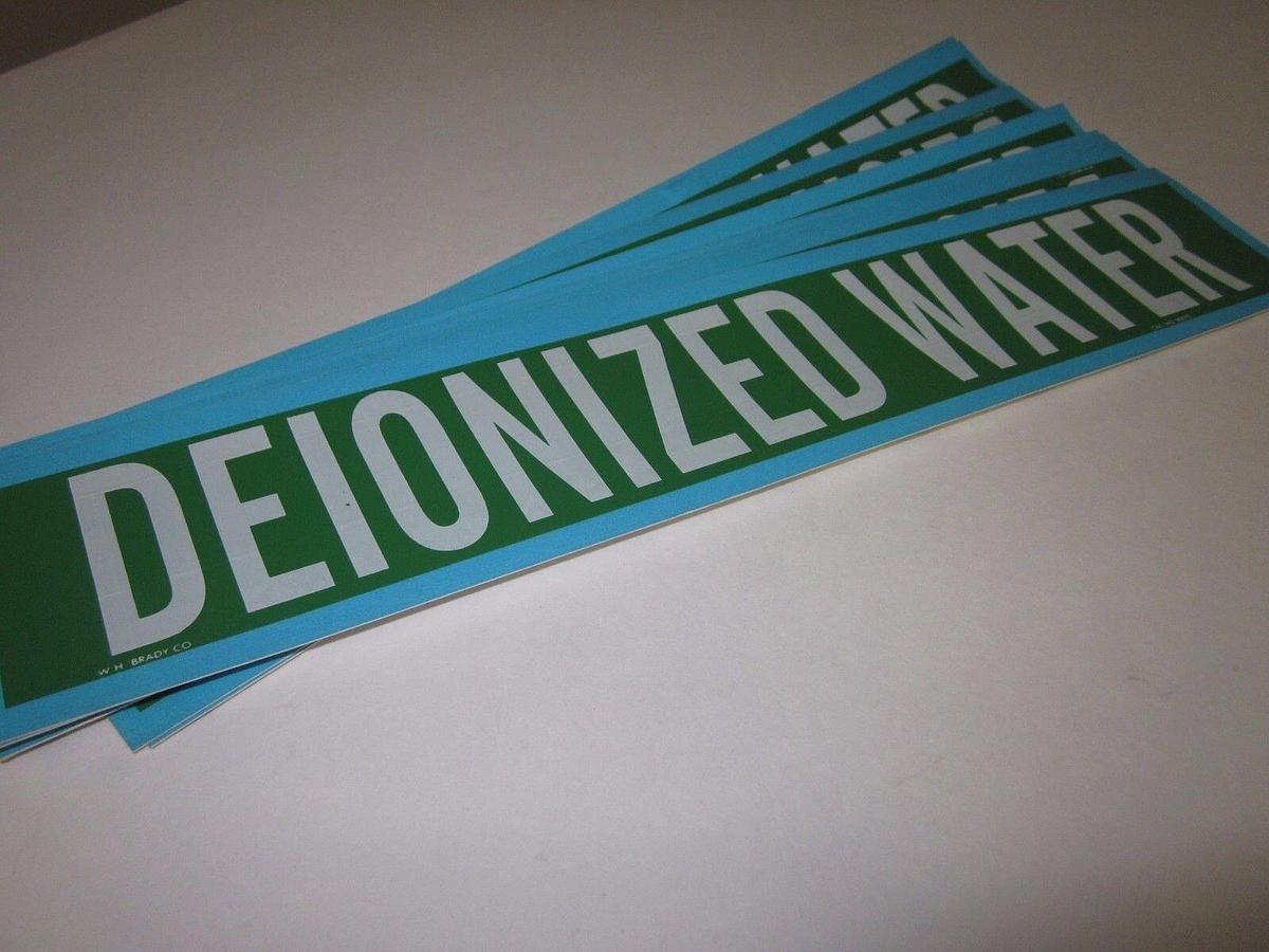 BRADY 90070 Pipe Marker, DEIONIZED WATER, White on Green, Lot of 37 Labels