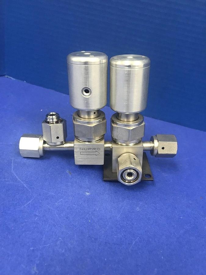 Used Swagelok SS-BNTW4-C Valve Assembly with Double Actuators and 5 Ports, Used
