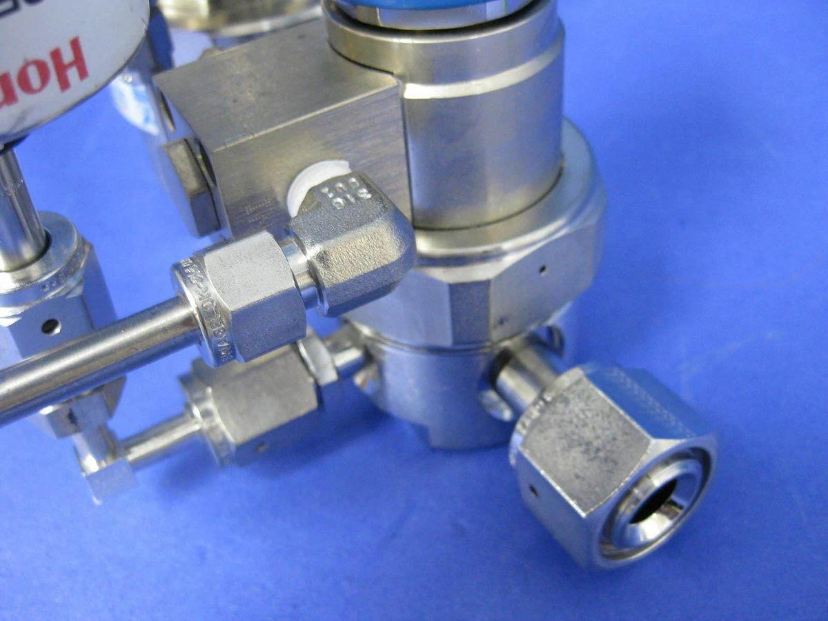Used Veriflo SQ Double Regulator Gas Stick Assy w/ SQ420E and -30-0-200 psi Gauge