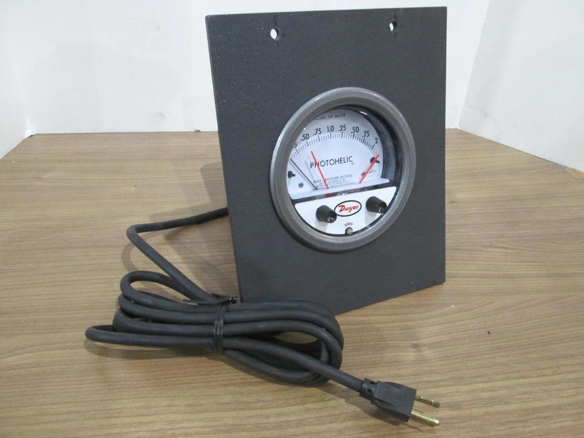 Used Dwyer, Photohelic A 3002 Panel Assy, 0-2 Inches of Water, 25 PSIG, Used