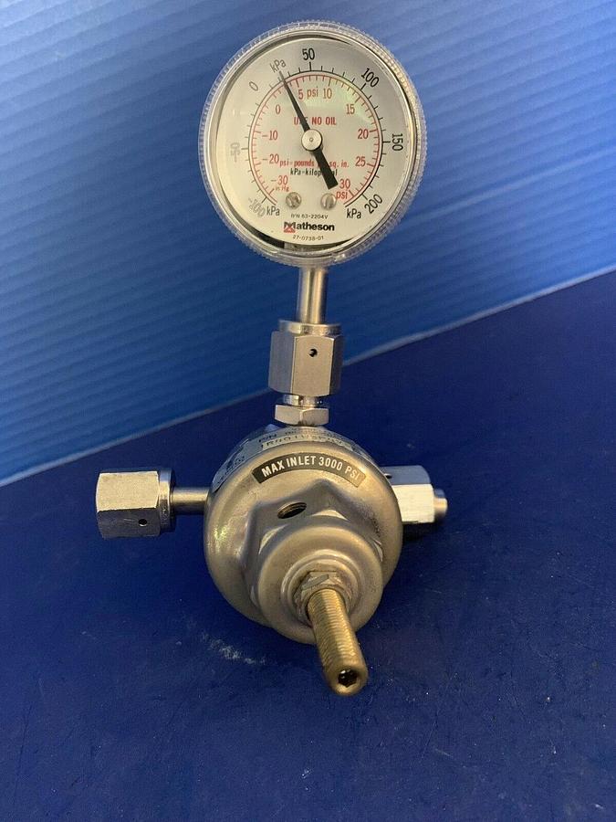 Used Veriflo IR40IW3P4VSF Regulator, 3 Ports, 1/4" FVCR x 1/4" FVCR w/ Gauge, Used