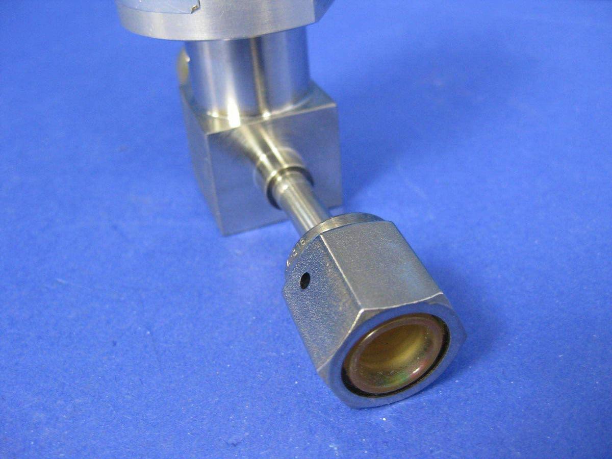 Used Parker Ewal Diaphragm Valve 91S-032-0576 for Semi-Gas, 1/4" MVCR x 1/4" FVCR