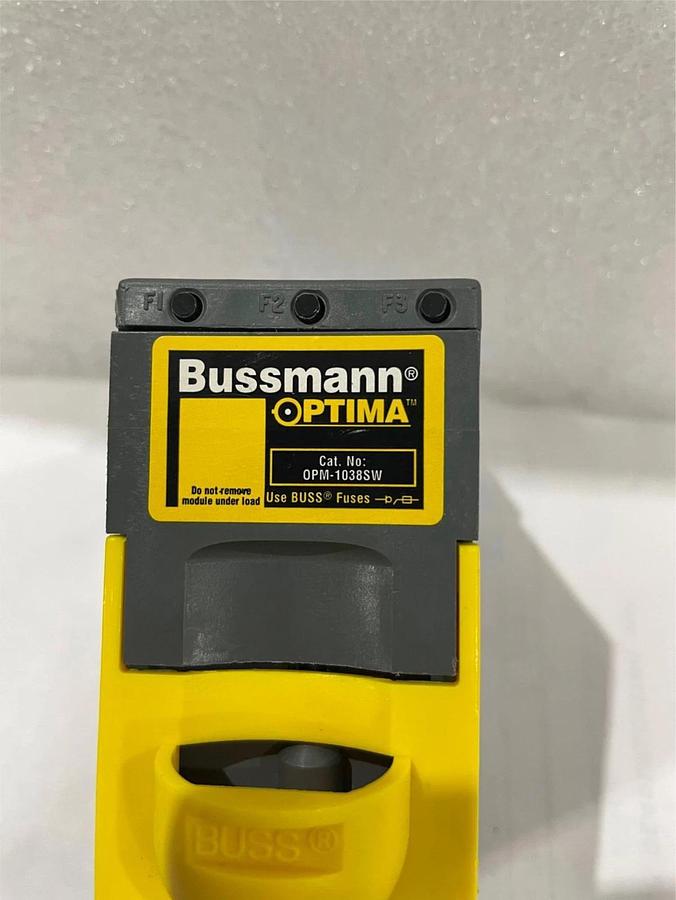Bussmann, OPM-1038SW Optima Fuse Block 30A 600V, used