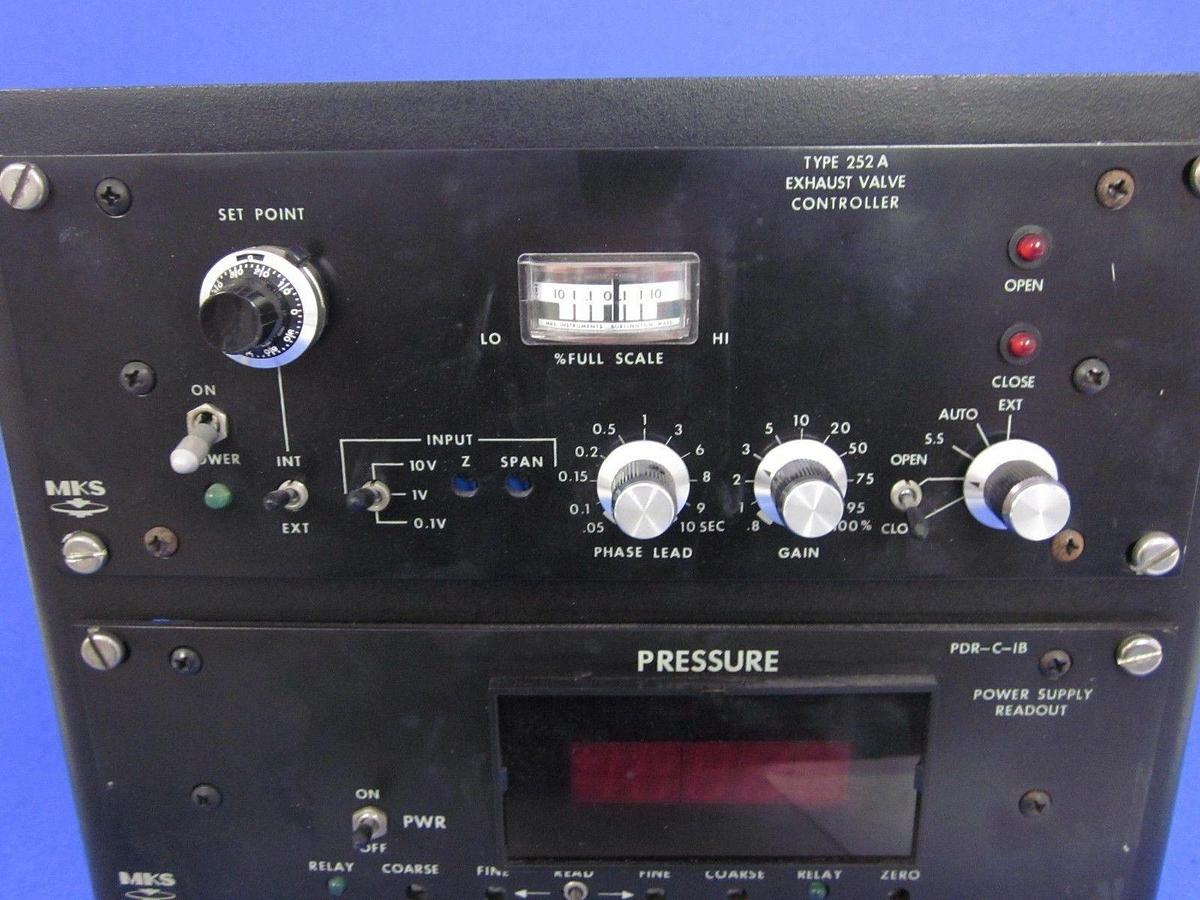 Used MKS Type 252A Controller and MKS Type PDR-C-1B Assembly - FOR PARTS