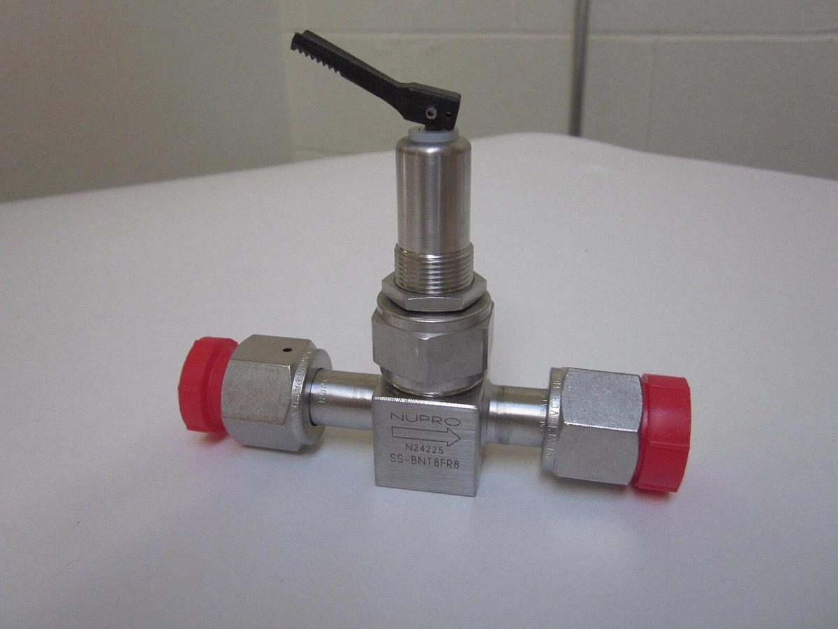 Nupro Swagelok SS-BNT8FR8 Bellows Sealed Valve with Toggle Handle, 1/2" FVCR,
