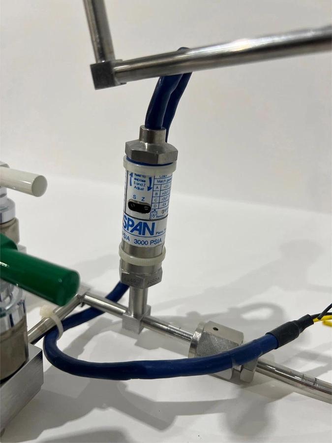 Used Aptech, AP1010SM 2PW TW4 TW4 Gas Regulator Assy w/ 2 Titan II 316 var Valves, Us
