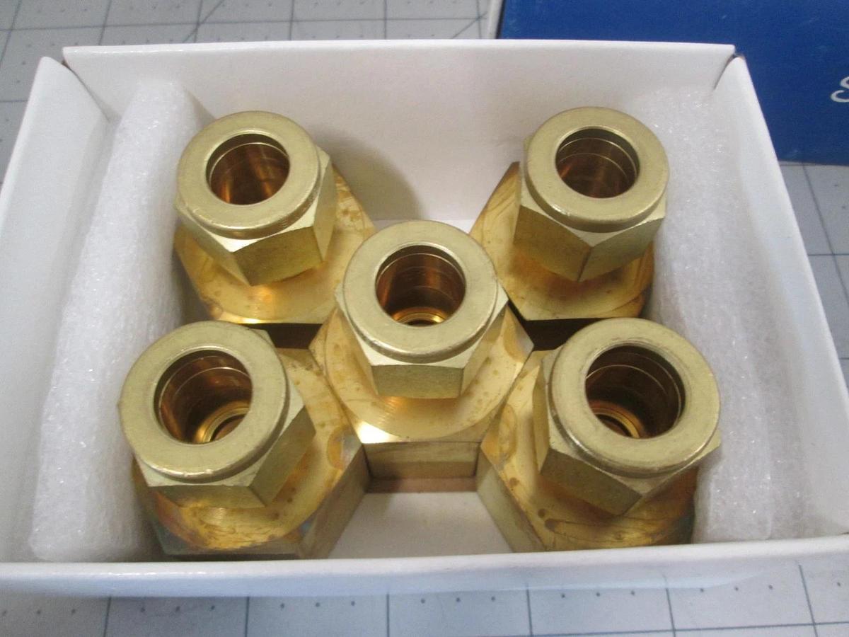 Swagelok, B-810-7-12, Female Connector, 1/2 Tube, 3/4 Female Pipe, New, Lot of 5