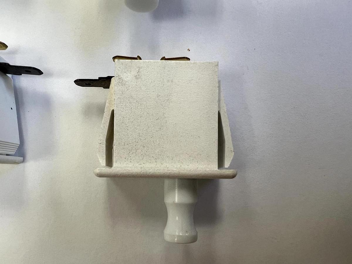 Used 1DM401 Micro Switch L181 10A 1/2HP 125, 250. 277 VAC, Used