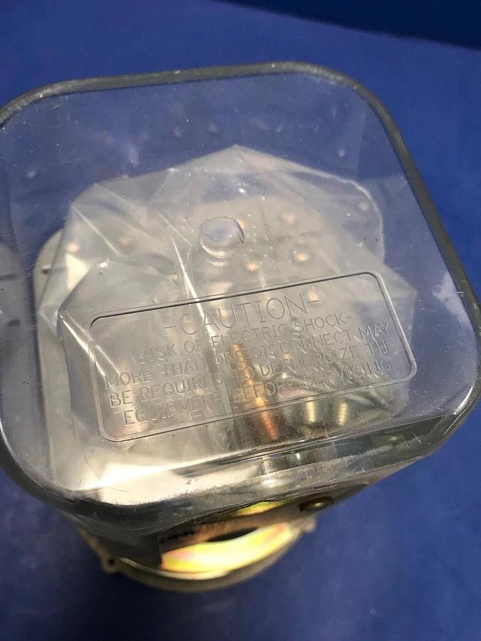 Used Dwyer 3005 Photohelic Gauge 0 to 5", used