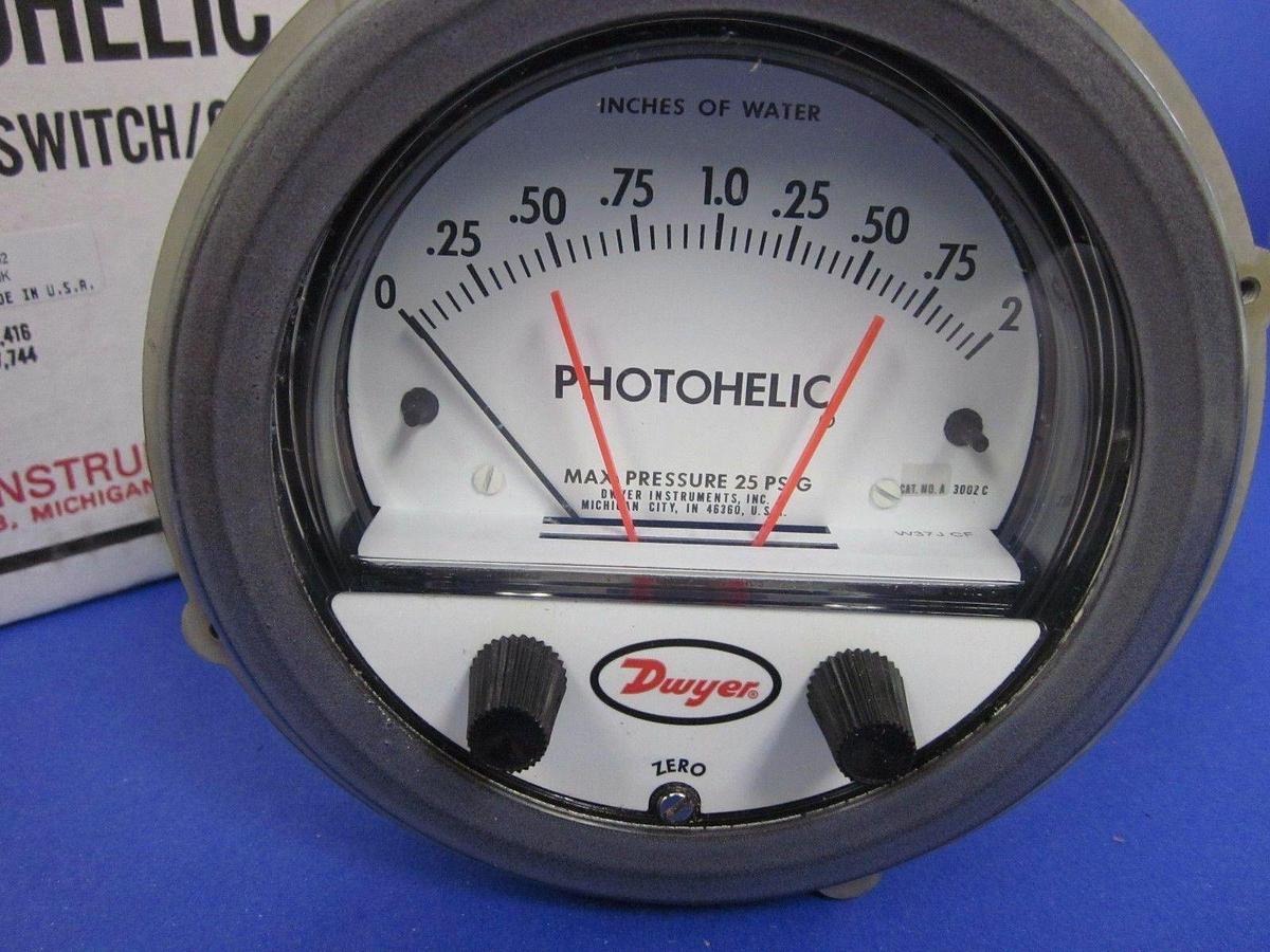 Used Dwyer 3002 Photohelic Pressure Switch/Gage , 0-2" of Water, Used