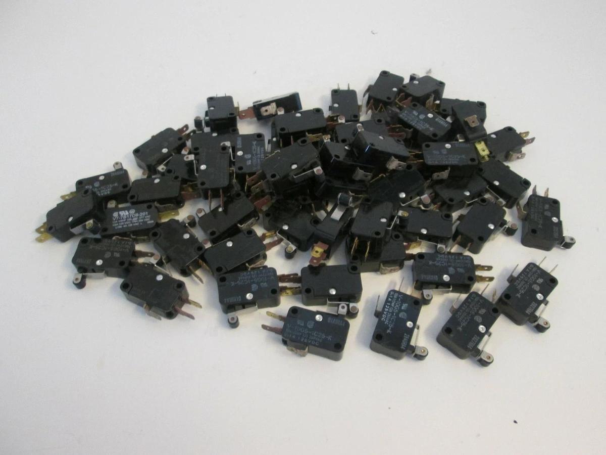 Used Omron V-10G5-1C25-K, Micro Switch Roller Lever, Lot of 25