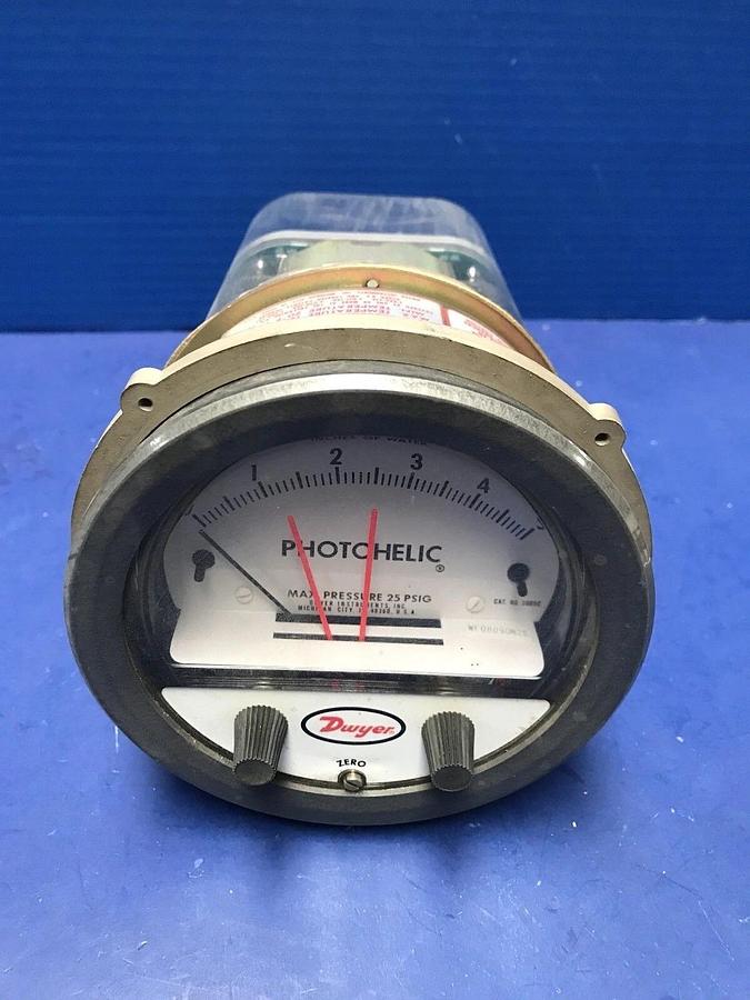 Used Dwyer 3005 Photohelic Gauge 0 to 5", used