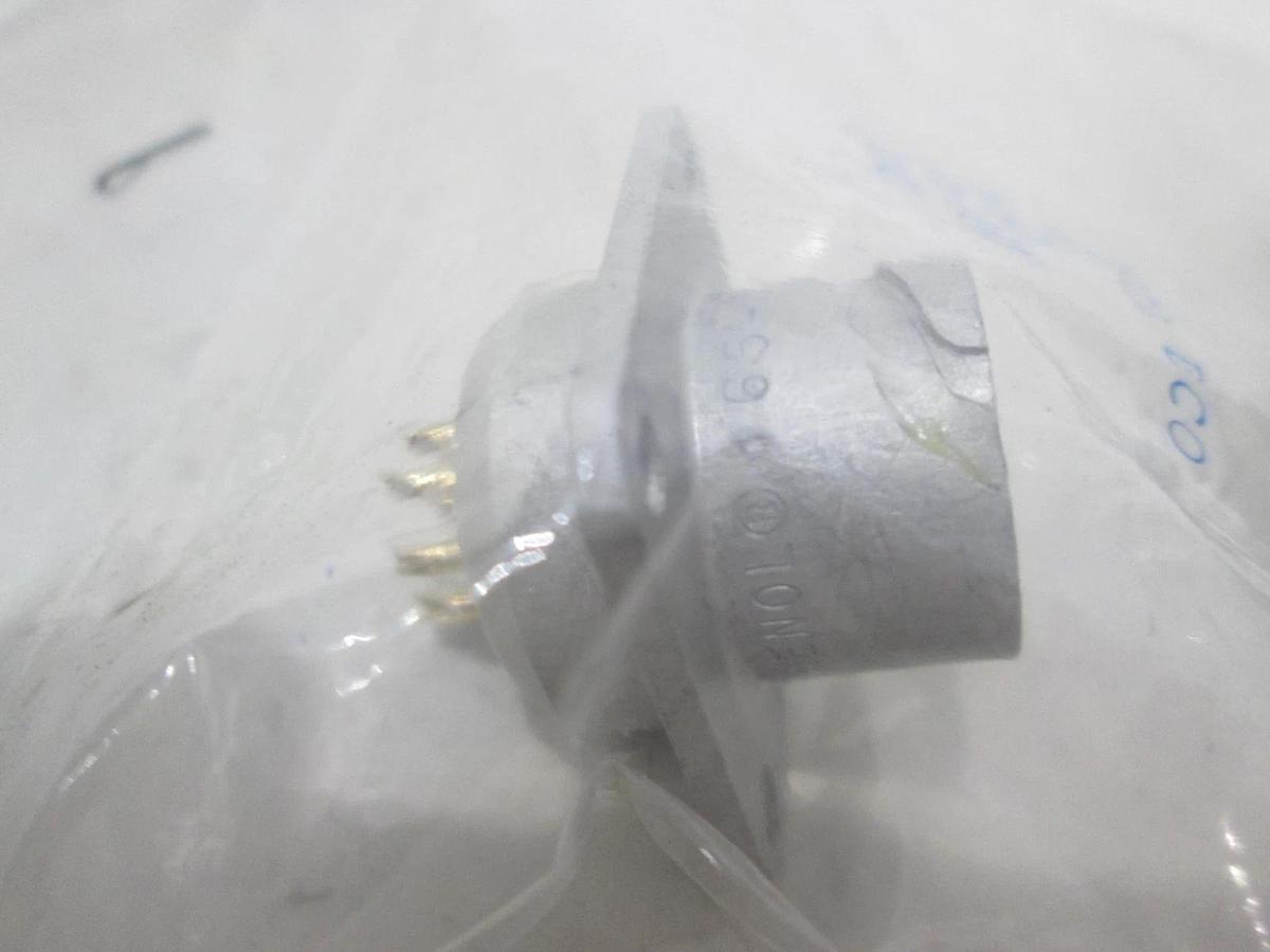 Used Amphenol, 165-16, 9 Pin, Female Connector, New
