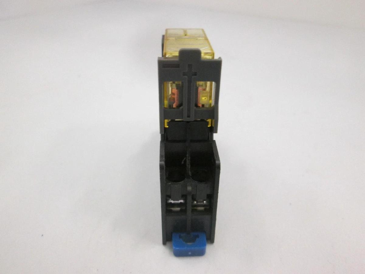 Used IDEC, RJ2S-CL-D24 Relay w/ SJ2S-07L Relay Socket, Used