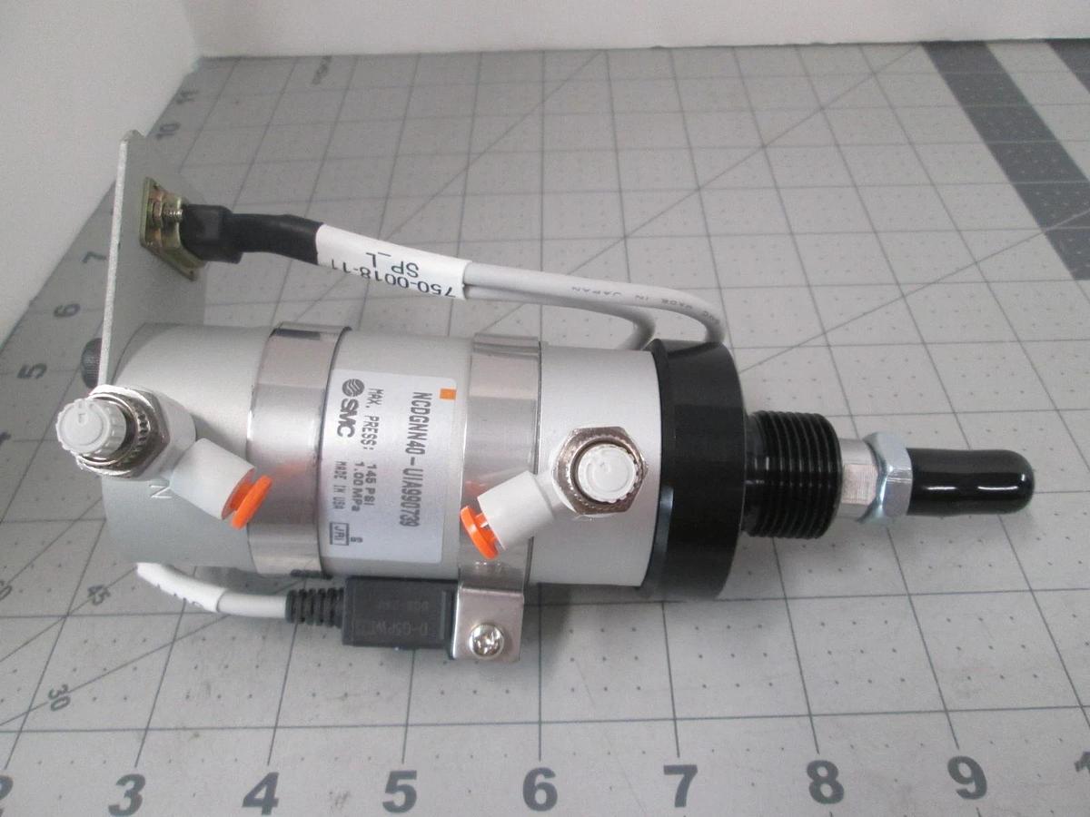 SMC, NCDGNN40-VIA990739, Pneumatic Cylinder w/ Connector, New