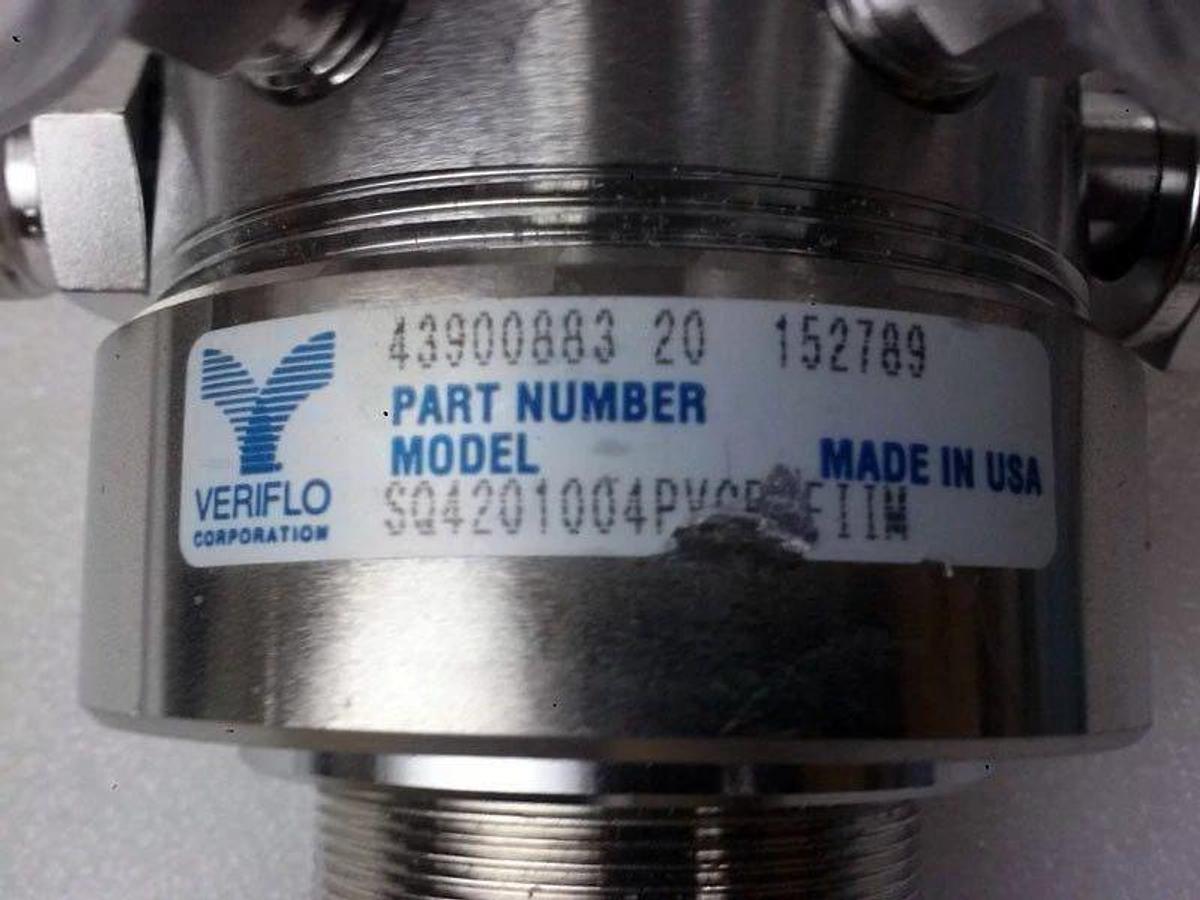 Used Veriflo SQ420E1004PVCR8FIIM Regulator 1/2"MVCR x 1/2"FVCR with Gauges, Used
