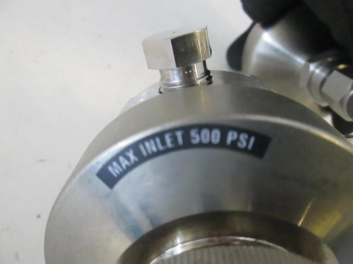 Used Veriflo HFR901S4PB Pressure Regulator with Millipore WG2F06WR1 Gas Filter, Used