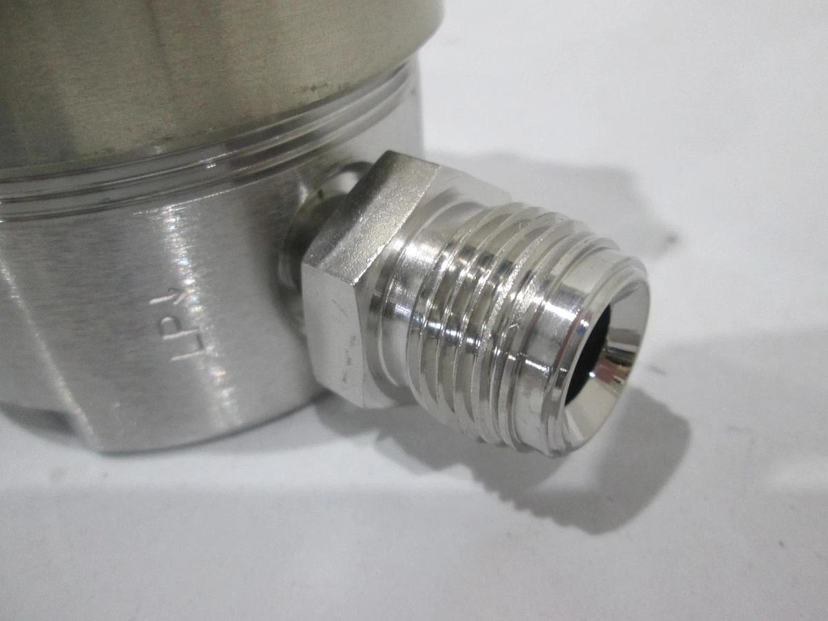 Used Veriflo, Gas Regulator SQ420E502PFS8FM, 1/2" MVCR and FVCR Connectors, Used