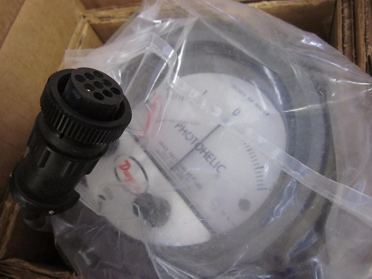 Used Dwyer 3304 Photohelic Pressure Switch/Gage , 2-0-2" of Water, Used
