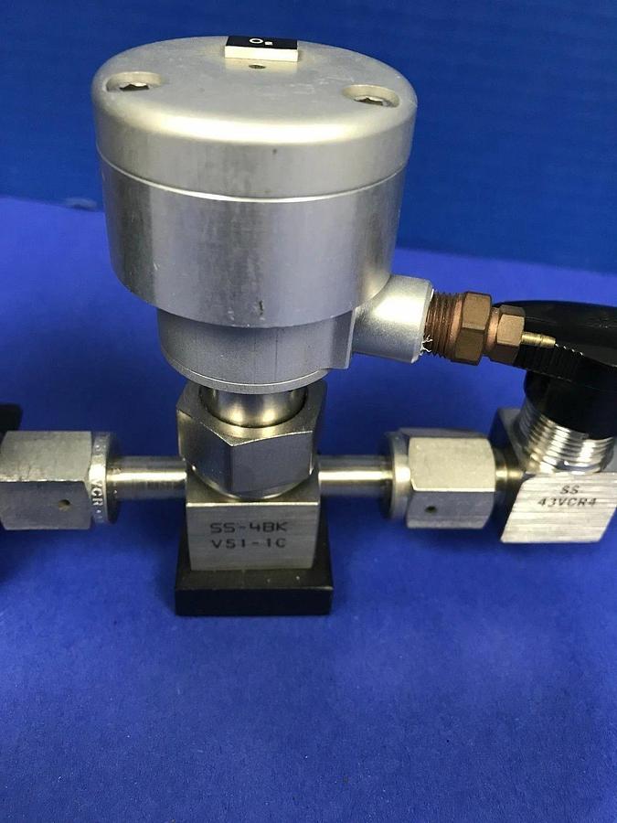 Used Unit UFC-1100 MFC Assy, O2, 400 SCCM w/ SS-4BK-V51-1C & SS-43VCR4 Valves, Used