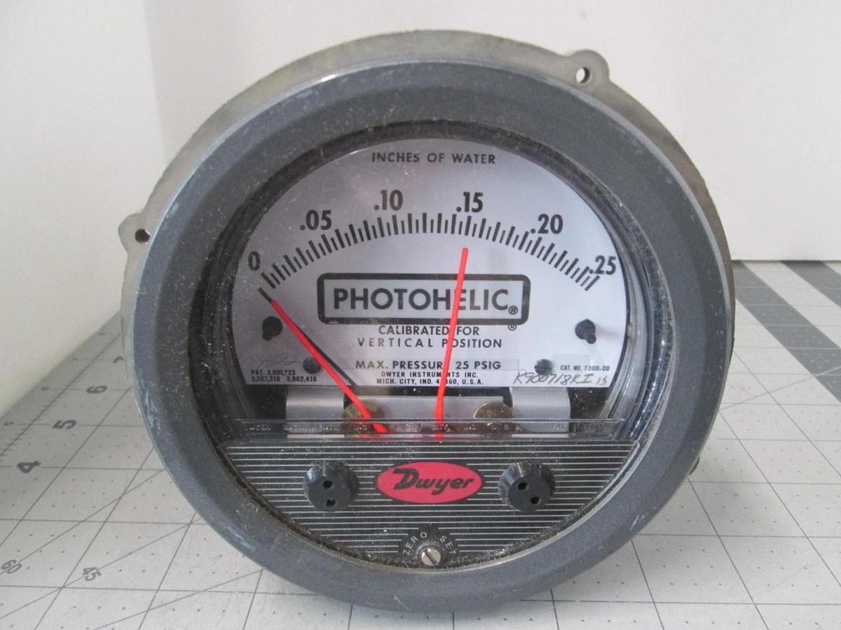 Dwyer, Photohelic, CAT. 3000-00, 0-0.25" of Water, Gauge, New