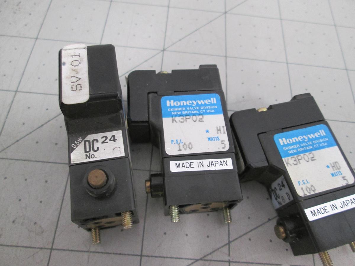 Used Honeywell, Skinner K3P02, 3-Way Solenoid Valve 24VDC, 100PSI 0.5W Lot of 3