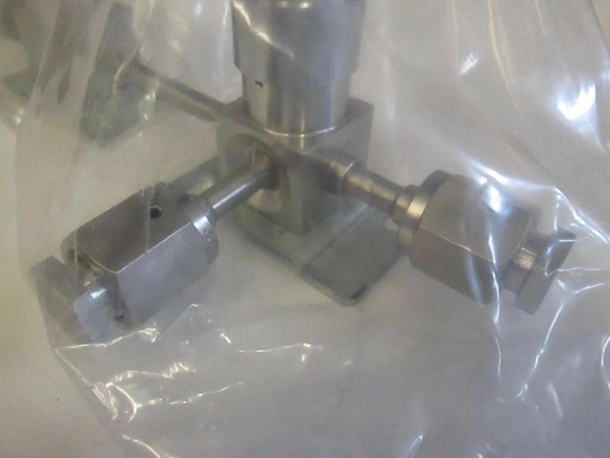 Used Semi Gas manual purge valve assembly, 1/4" FVCR Fittings, Tested Good