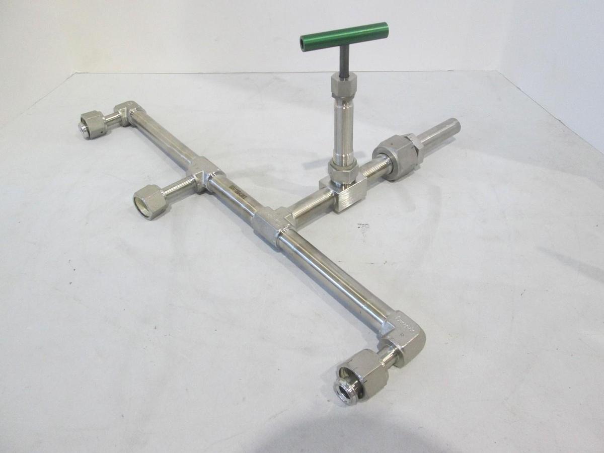 Used Swagelok, SS-8UK-TQ3-SC11, Manual Green Valve, 1" 4 Port, Used