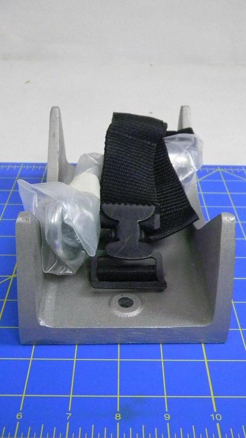 Semi-Gas Cylinder Retention Bracket With Standoff, 013-0015 Rev E NFI