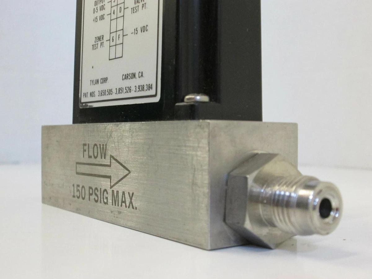 Used Tylan FC-261 MFC, Range: 10 SLPM, Gas: O2, 1/4" Male VCR In/Out