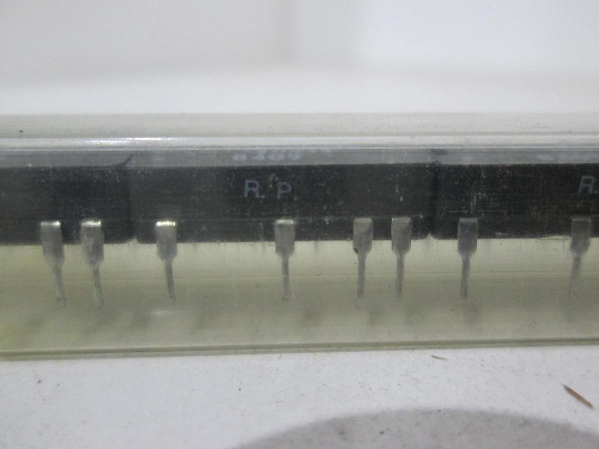 Used DL14CB250, Integrated Circuit, New, Lot of 25