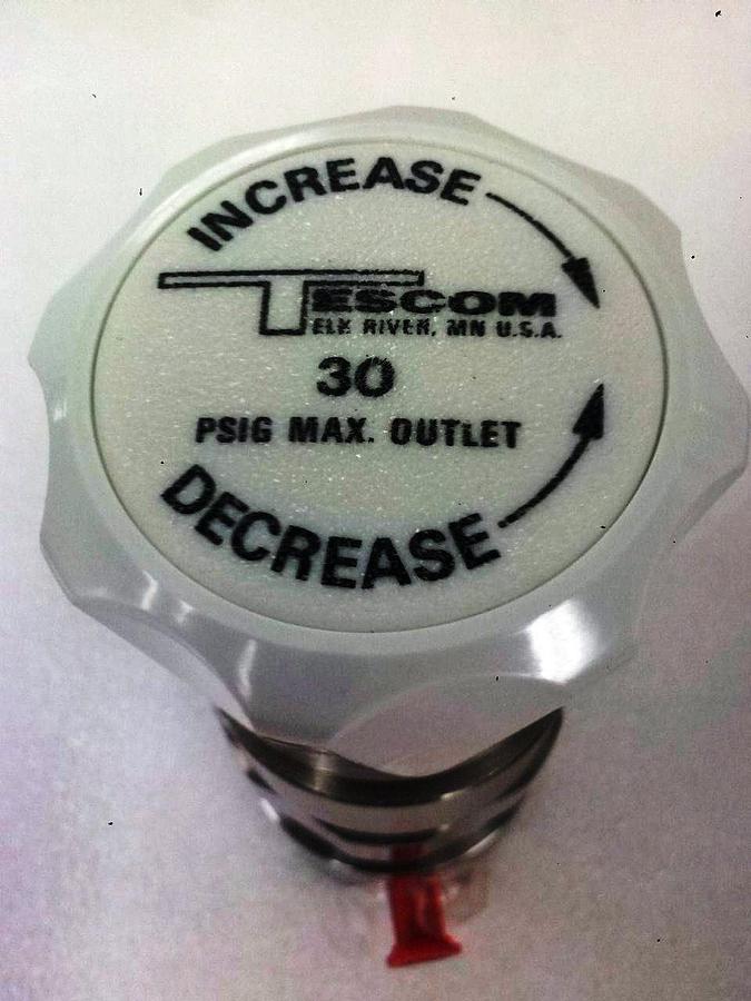 Tescom 74-2460K9420-018 1/4" stub Ultra High Purity Positive Seal Regulator, NIB