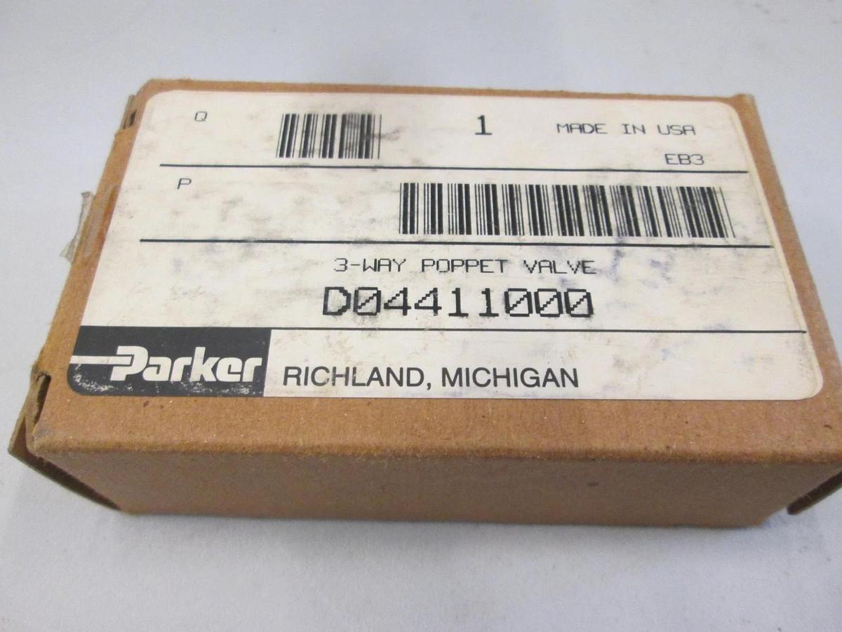 Parker, D04411000, 3 Way manual Poppet Valve, New