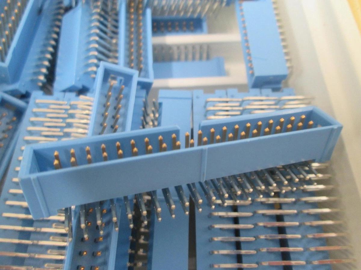 AMP, 609-4007, 40 POS, 90 Deg Male Connector, New, Lot of 50
