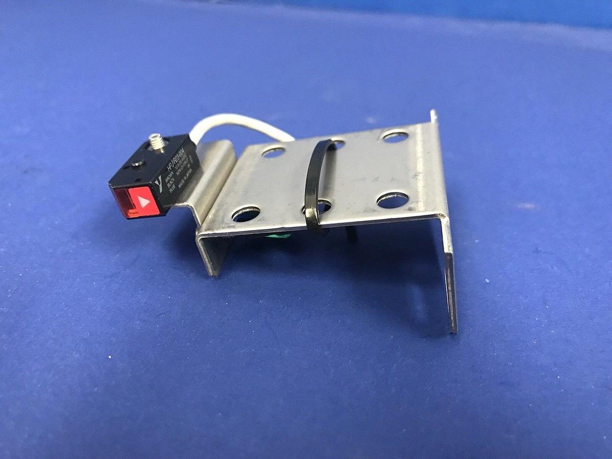Used Yamakate HPJ-R23-004 Photoelectric sensor Assembly with Bracket, Used