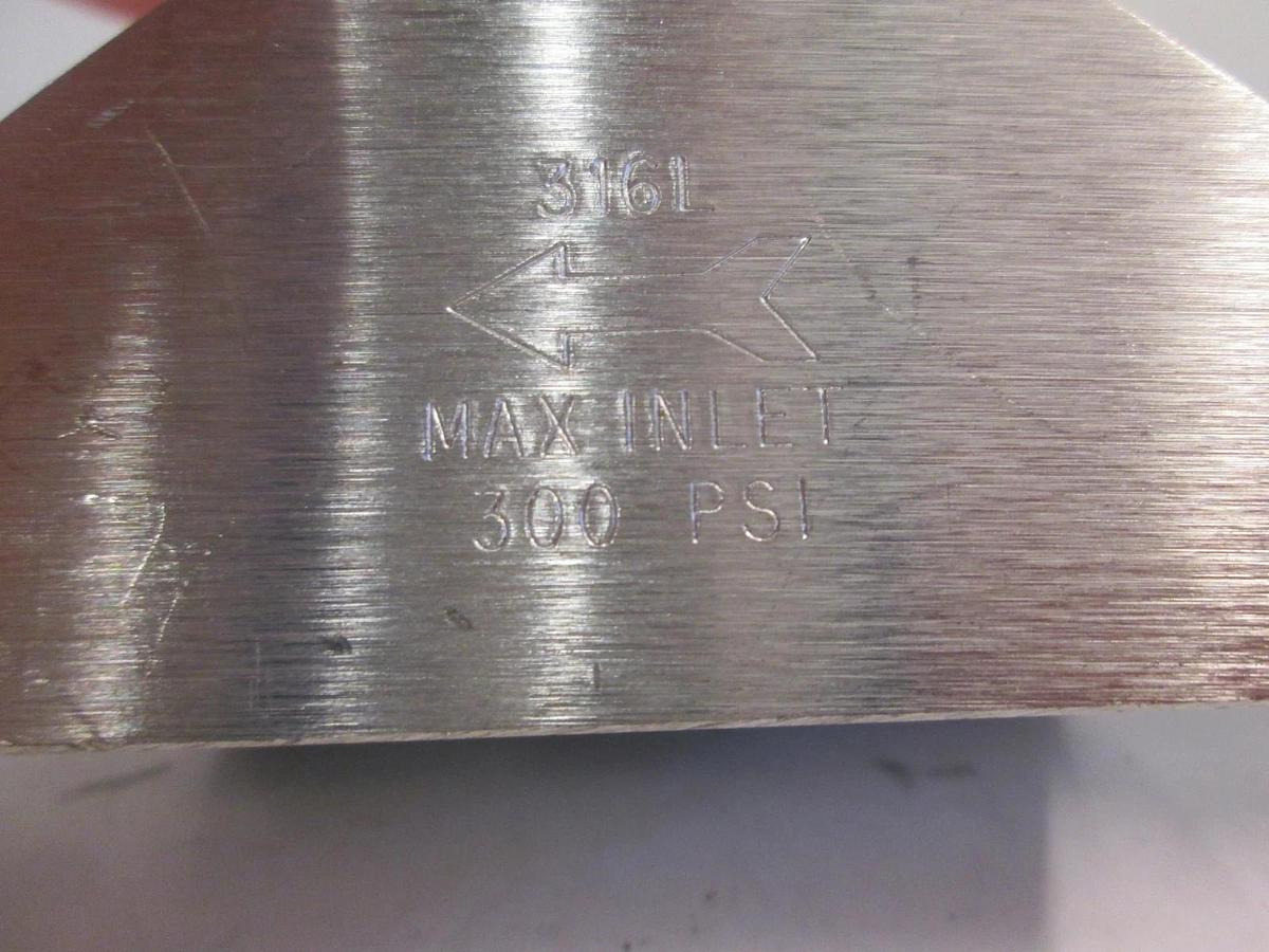 Used Veriflo 935FS8MMXYEP High Flow Valve, High Purity, Max Inlet 300 PSI