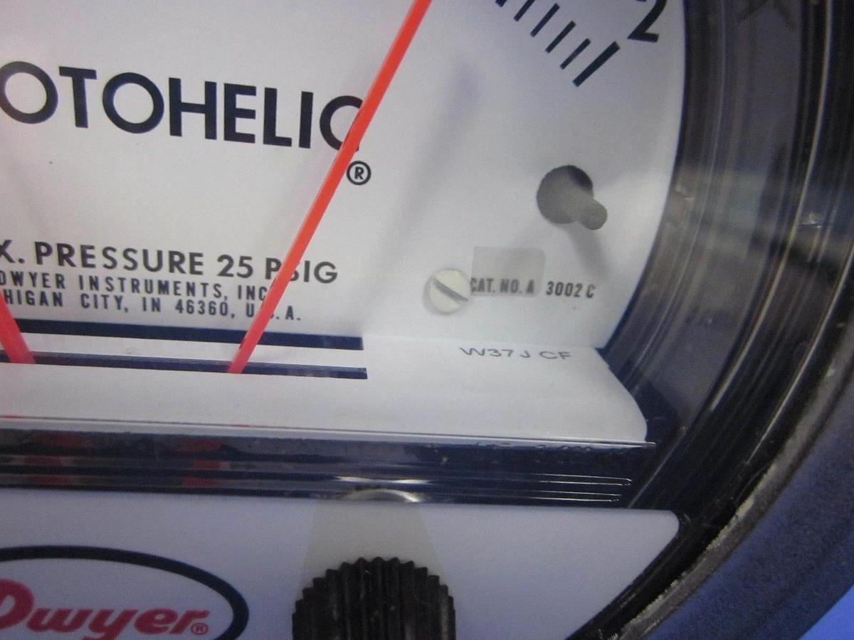 Used Dwyer 3002 Photohelic Pressure Switch/Gage , 0-2" of Water, Used