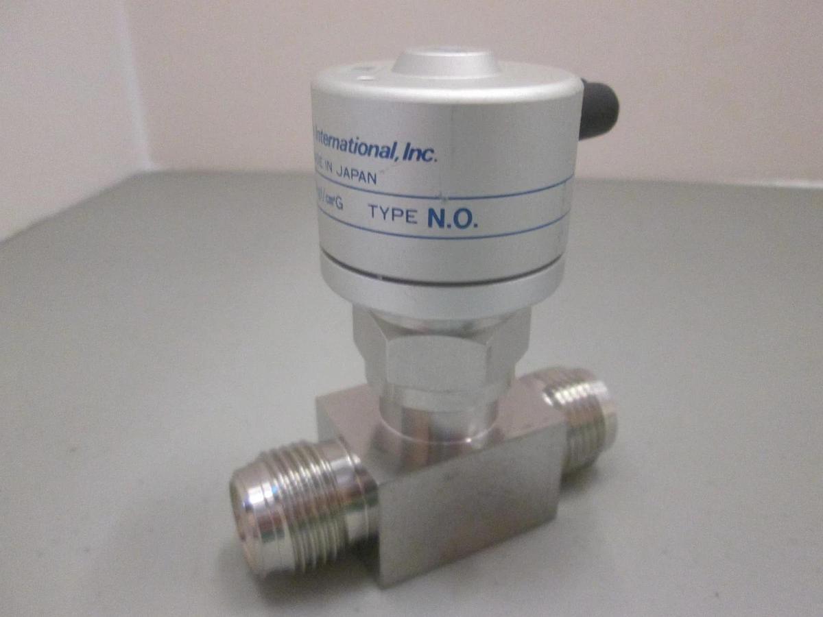 Used Fujikin, 3.5-7kgf, N.O. Pneumatic Valve, 1/2" MVCR, Used