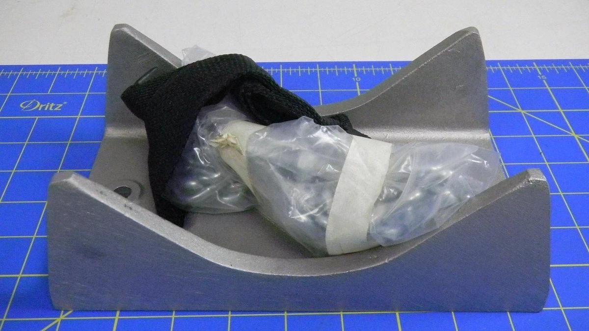 Semi-Gas Cylinder Retention Bracket With Standoff, 013-0015 Rev E NFI