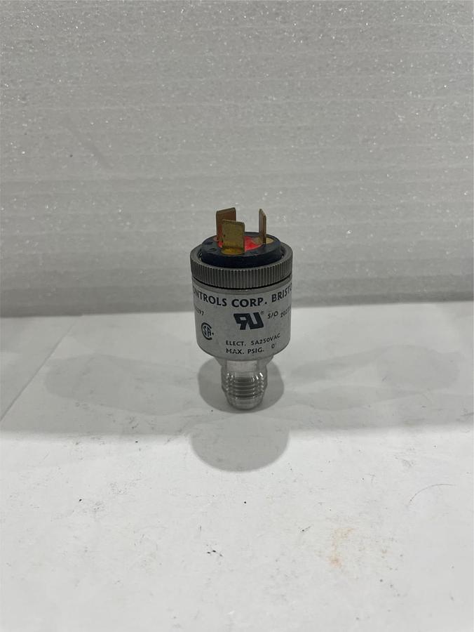 Used Whitman Controls Corp. Bristo, W117V-3H-K52TB-X30297, Vacuum Switch, Used