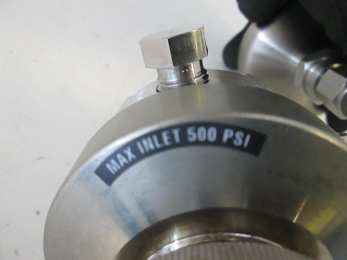 Used Veriflo HFR901S4PB Pressure Regulator with Millipore WG2F06WR1 Gas Filter, Used