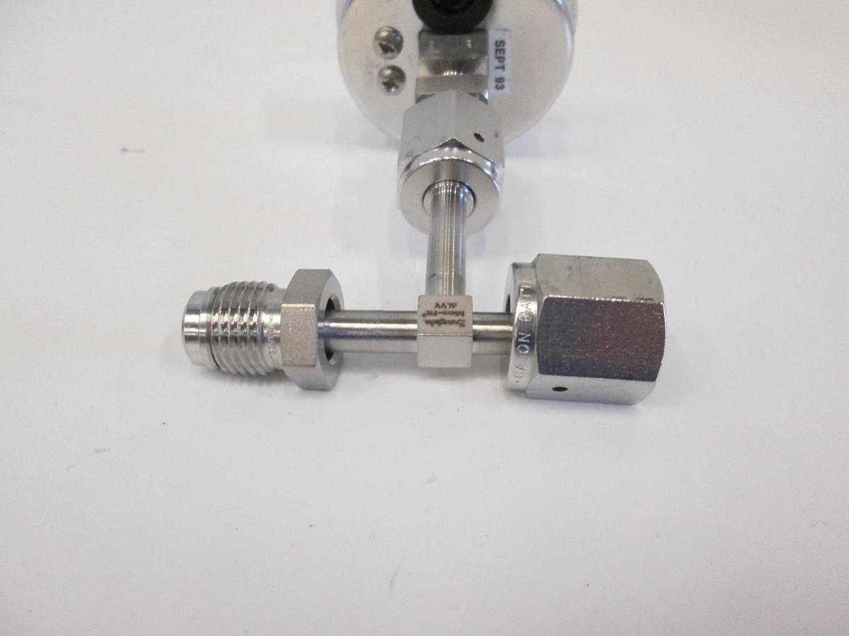 Used Span Pressure Gauge 0-100 psi, 1/4" FVCR, 1/4" MVCR Used