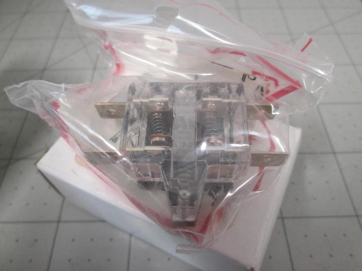 Arrow Hart, 34300-332B, Industrial Control Auxiliary Switch, New, Lot of 4