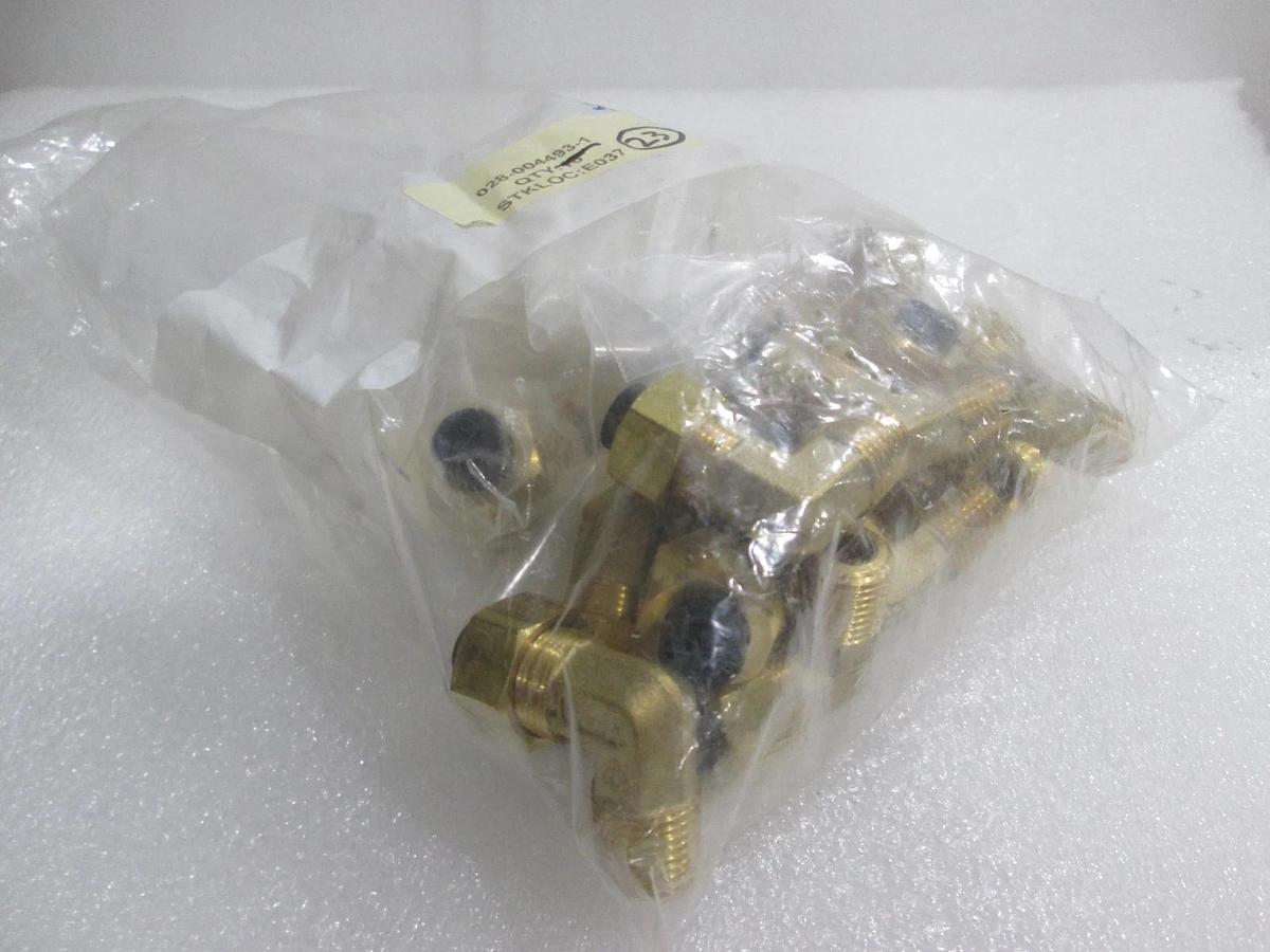 028-004493-1, 90 Degree Elbow, Lot of 23