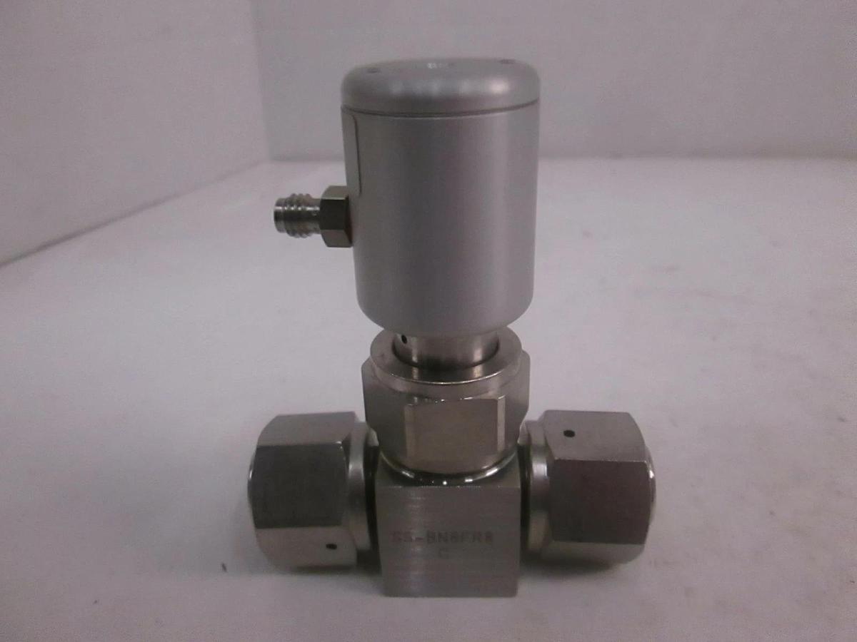Used Swagelok Bellows Sealed Valve with Pneumatic Actuator SS-BN8FR8-C, 1/2 "FVCR