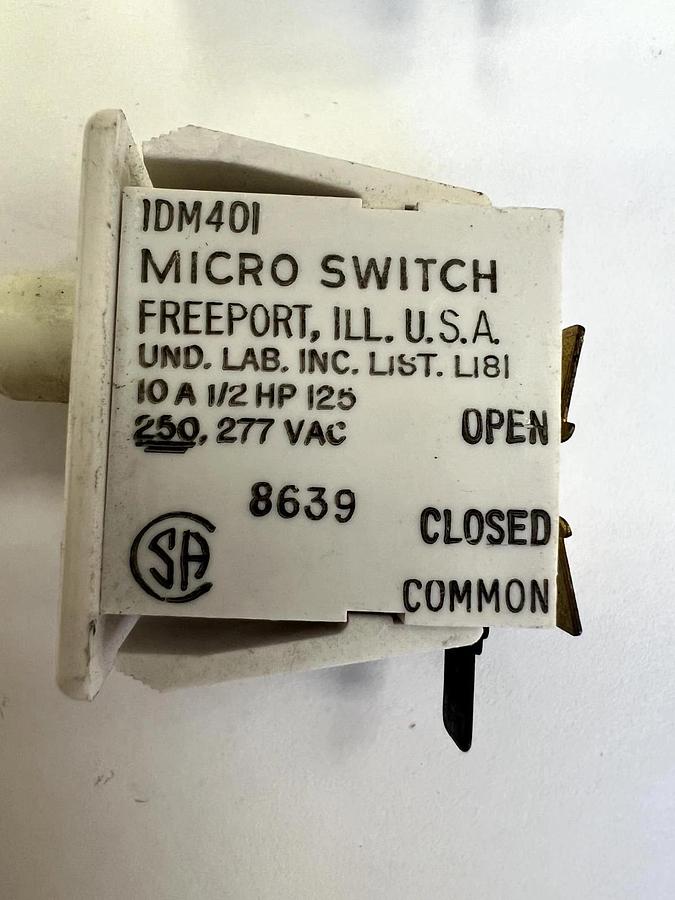 Used 1DM401 Micro Switch L181 10A 1/2HP 125, 250. 277 VAC 8639, Used