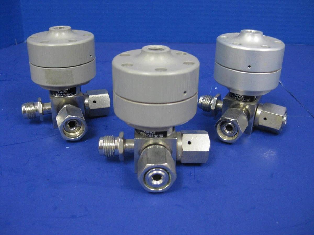 Used Qualiflow ASM Pneumatic 3-Way Test Helium Valve, 3x10(-9) atm.cm3/sec - LOT of 3
